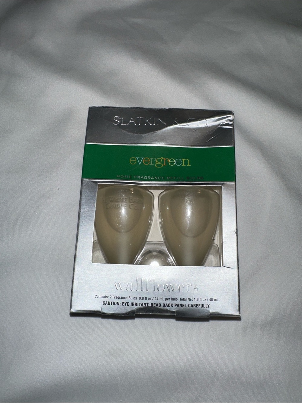 Bath & Body Works Evergreen Wallflowers Fragrance Bulbs - Green and Cream